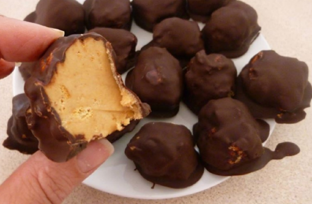 Recette: Boules au beurre d'arachides enrob�es de chocolat noir.