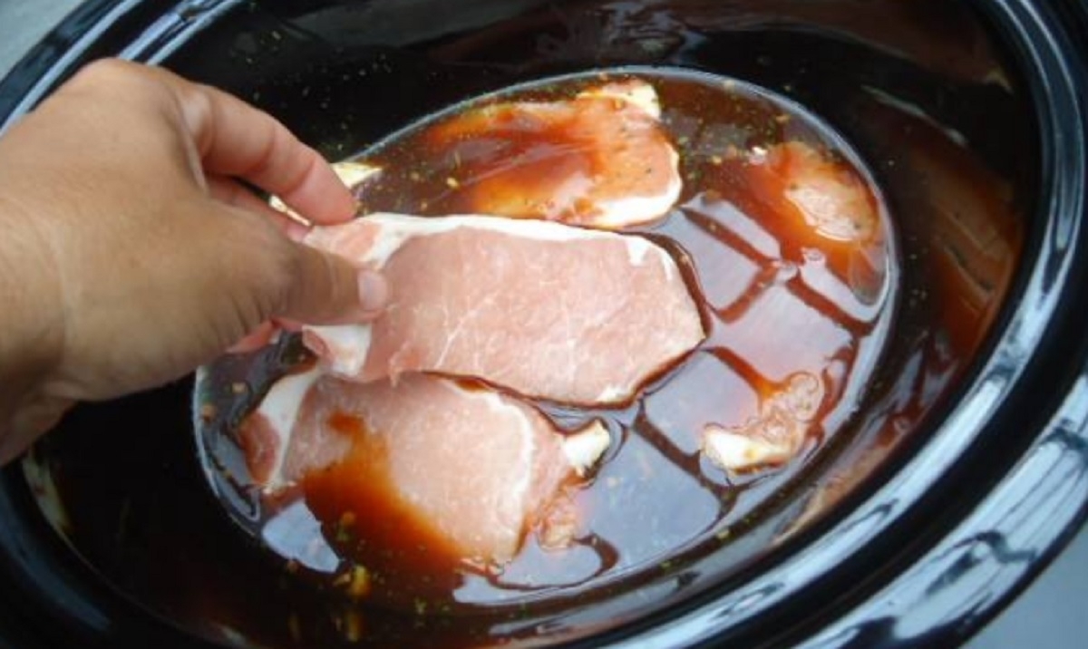 Vous allez adorer cette recette de c�telettes de porc � la mijoteuse.