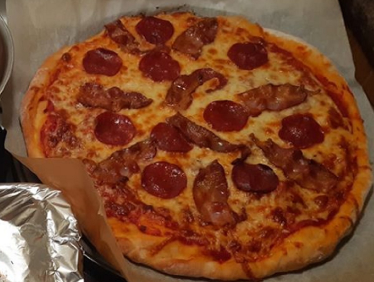 Recette: Pizza pepperoni et bacon.