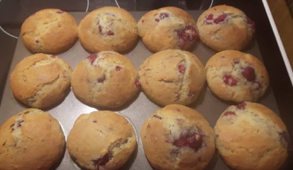 Ces muffins aux framboises sont parfaits au djeuner ou comme collation. 