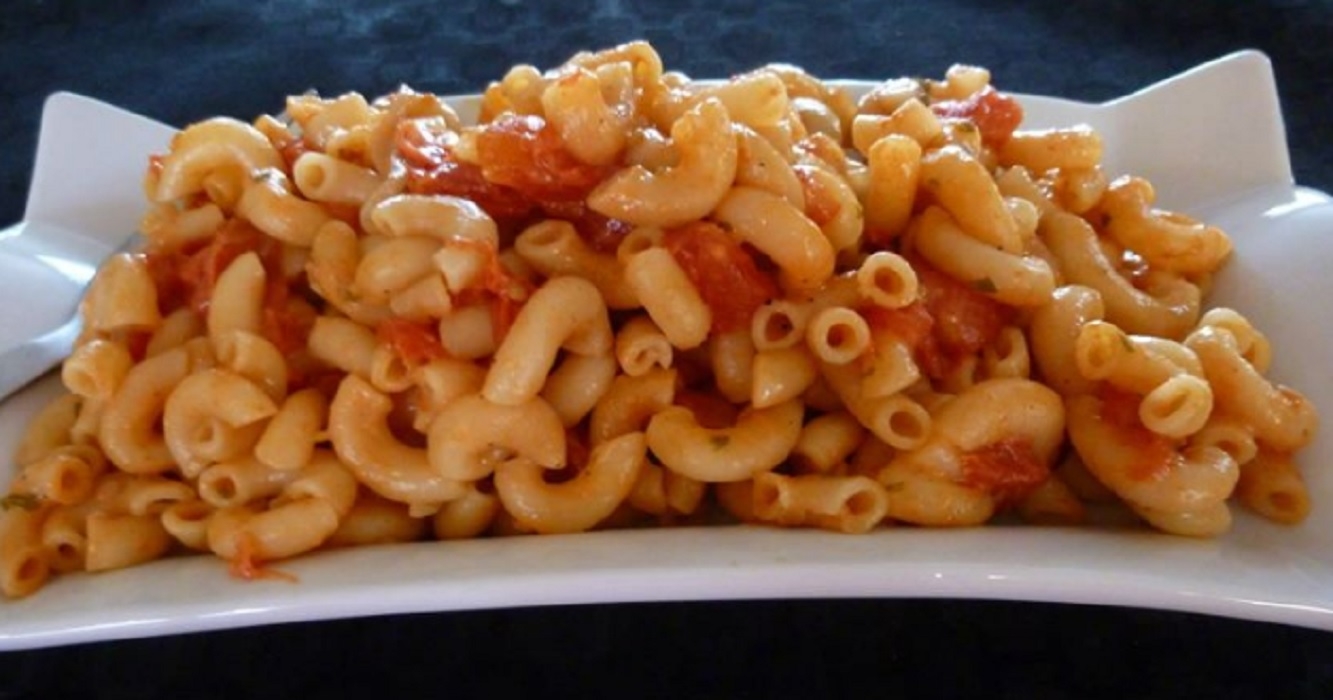 Recette: Macaroni au fromage et tomate.
