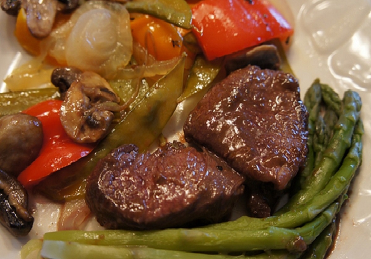 Des cubes d'orignal et des lgumes tendres  la mijoteuse, une trs bonne ide repas. 