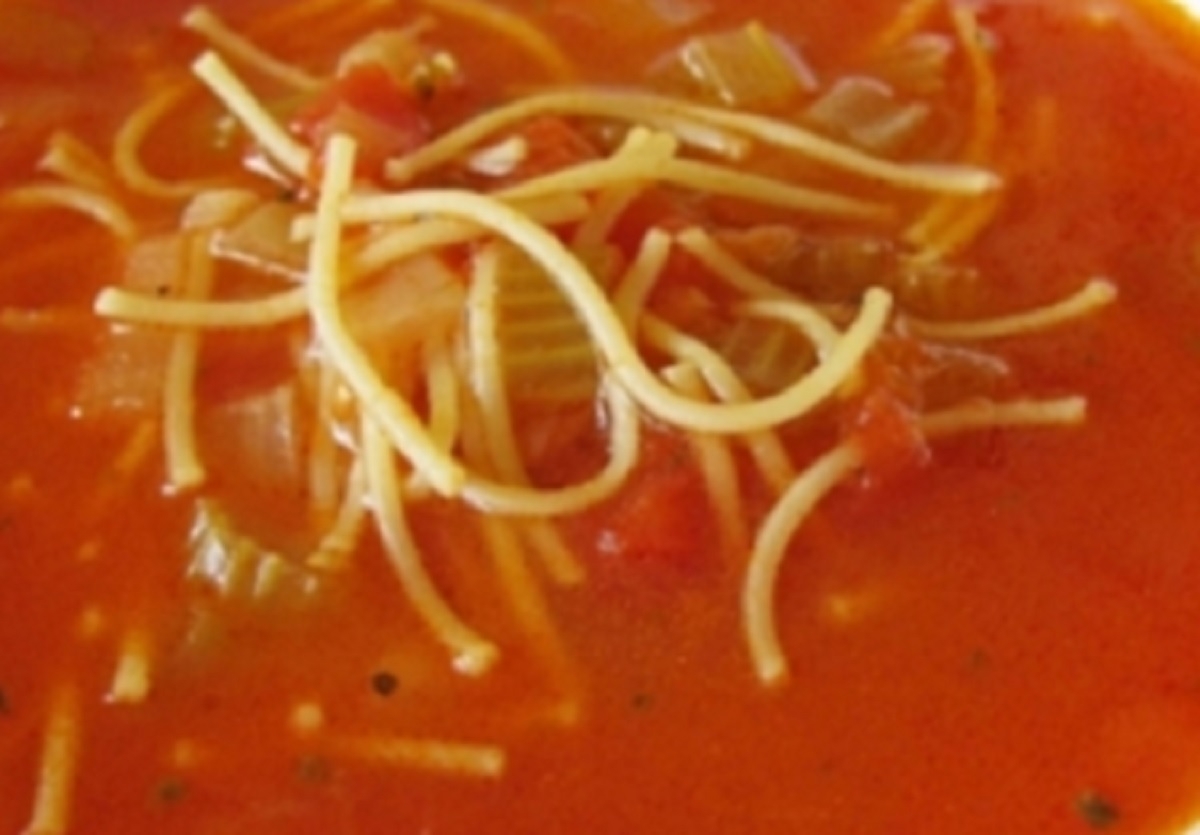 Une bonne soupe aux tomates et vermicelles, d�licieuse et r�confortante.