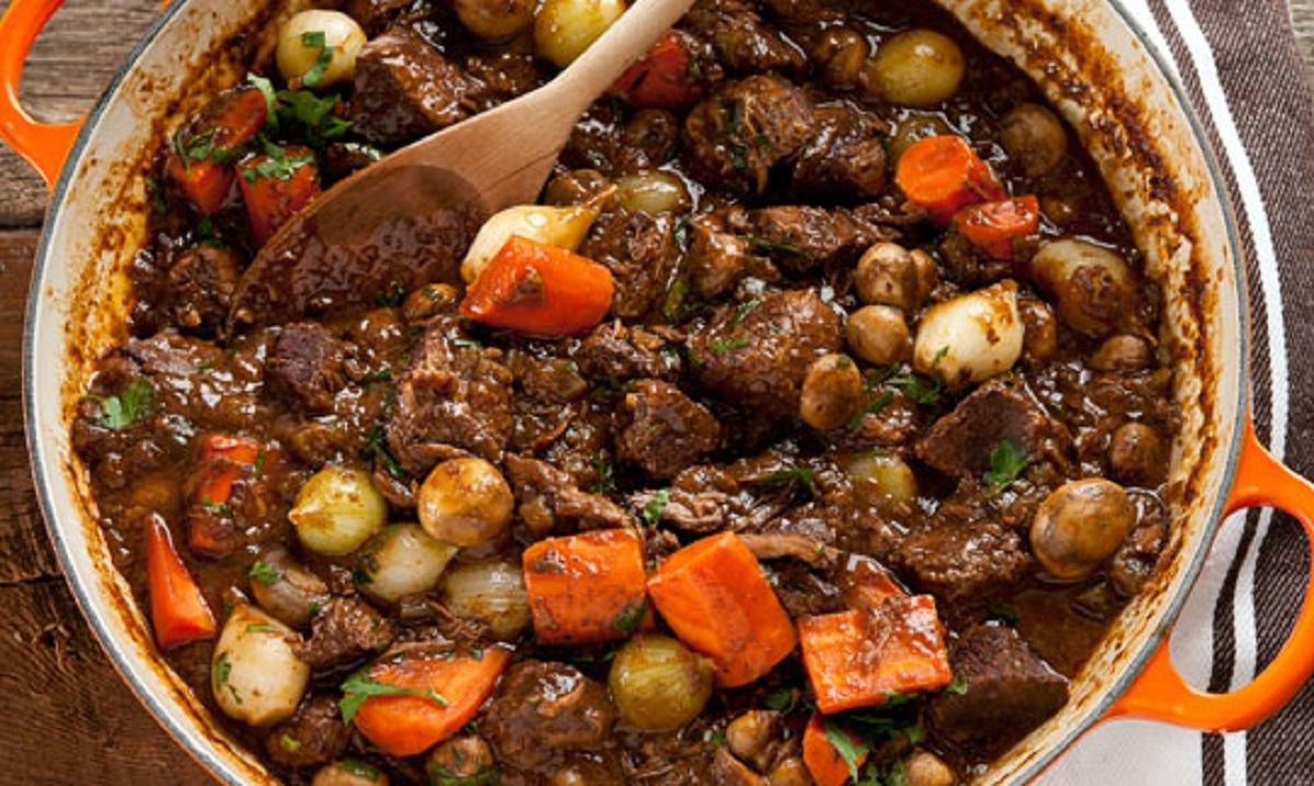 Mijoté Le Meilleur Boeuf Bourguignon De Paris Recette de maman | Les meilleures recettes de nos mamans
