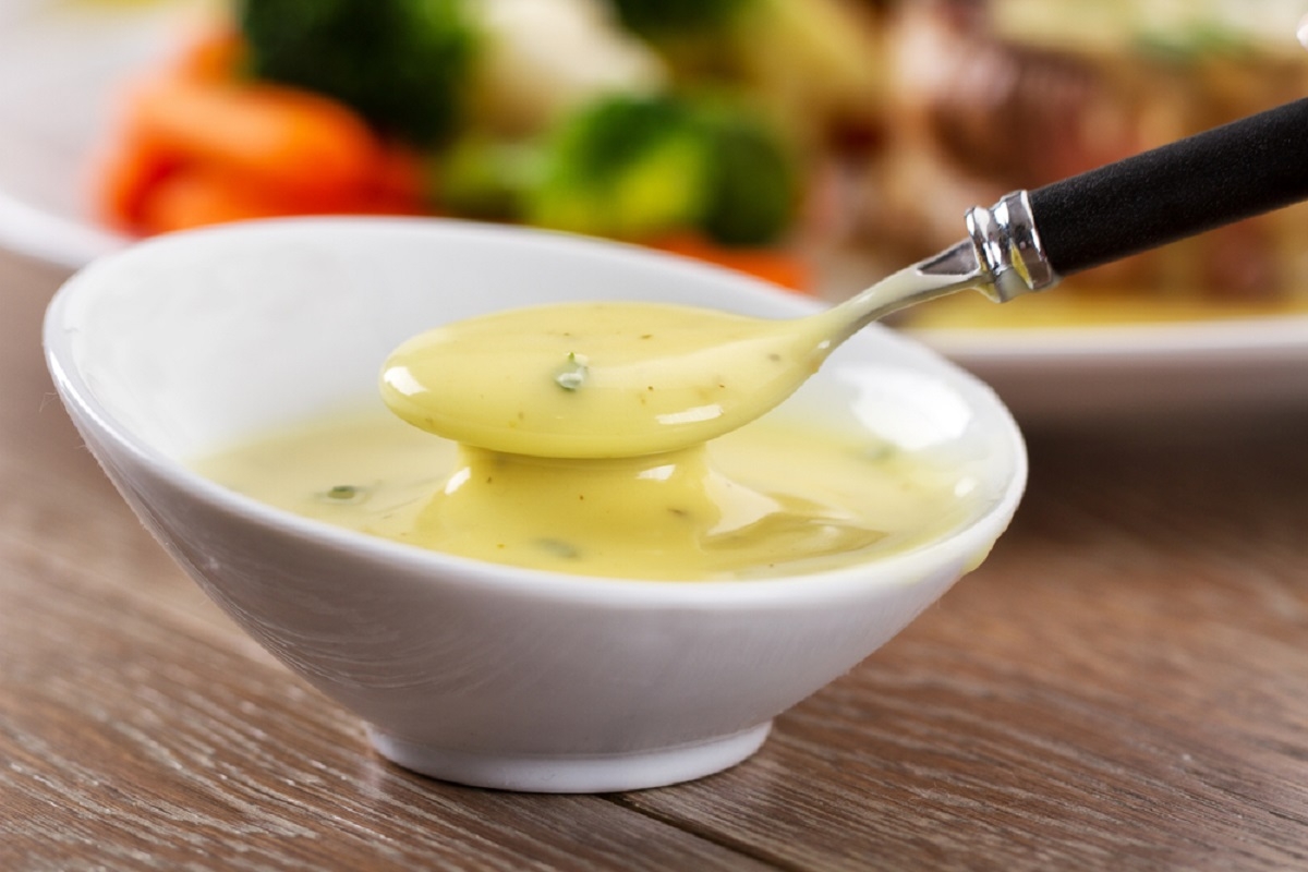 Voici la recette de la classique sauce b�arnaise de maman.