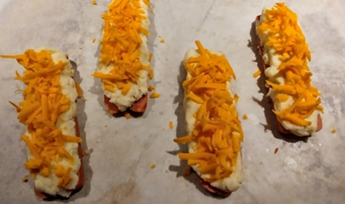 Recette: Saucisses � hot-dog, farcies de maman.