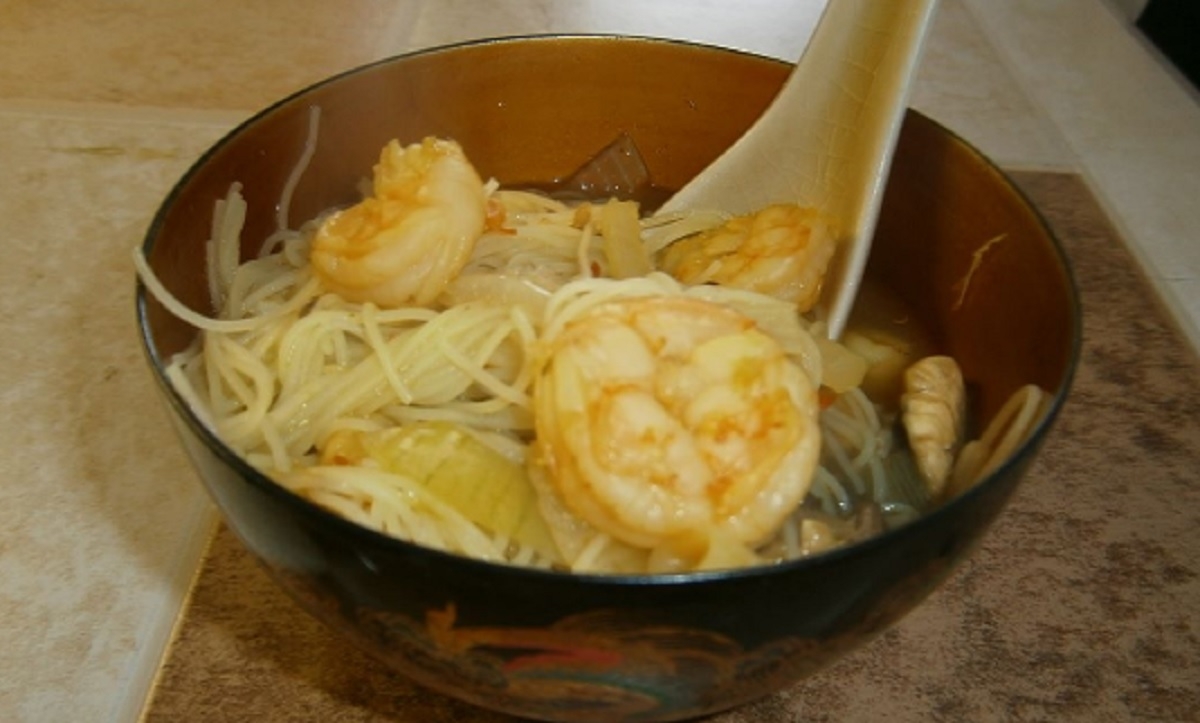 Recette: Soupe Tha aux crevettes et auxnouilles.
