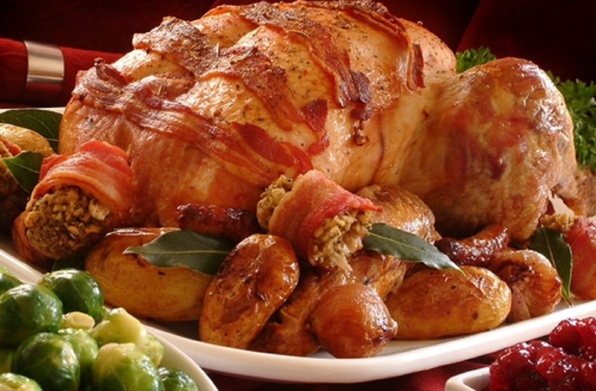 Cette dinde entour�e de bacon r�galera toute la famille et les amis