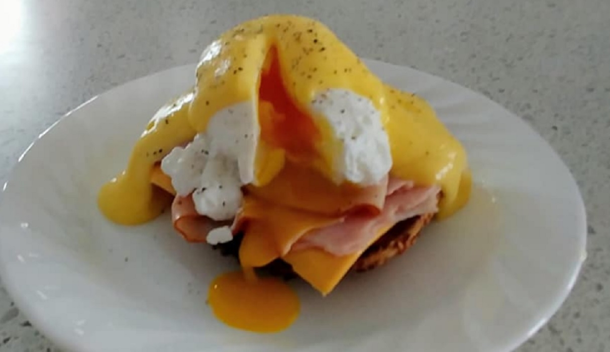 Recette: Oeuf b�n�dictine sur bagel, sauce hollandaise sans beurre.