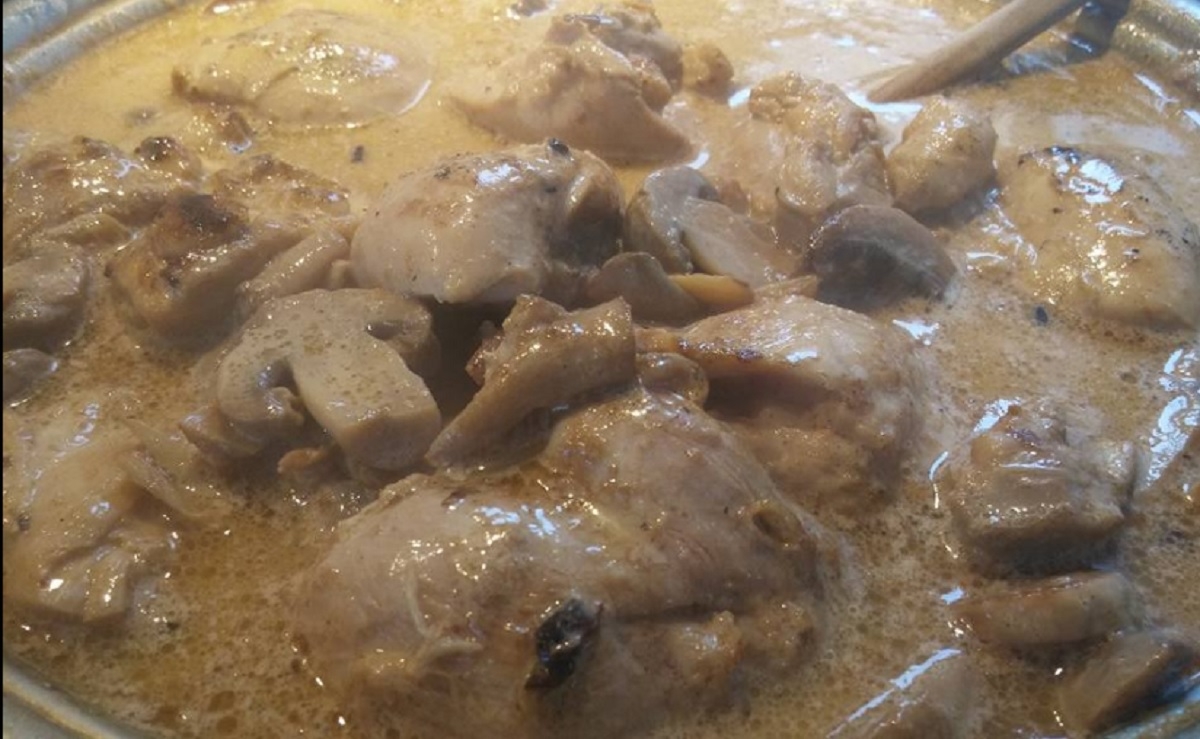 Recette: Hauts de cuisses de poulet aux champignons et sa sauce  la crme.