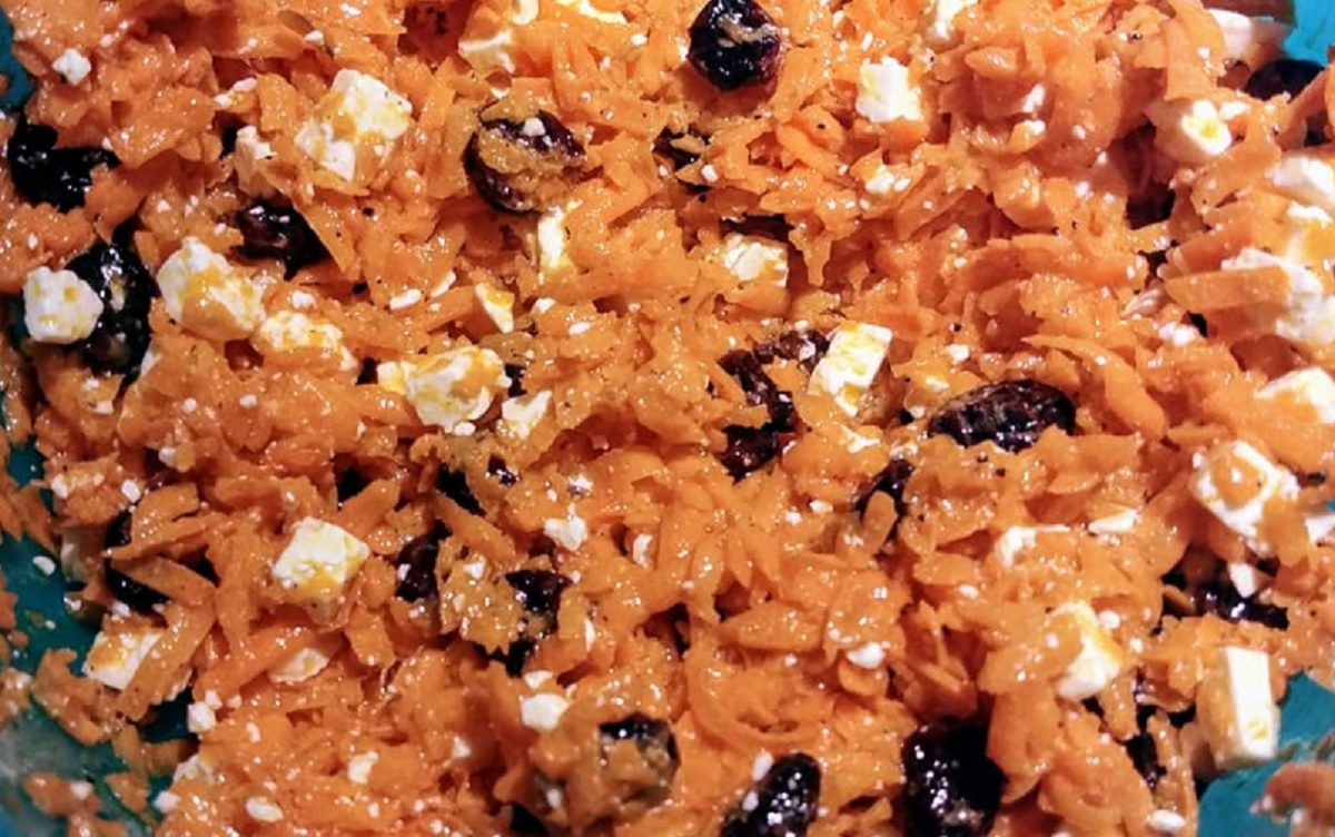 Recette: Salade de carottes, canneberges et feta.