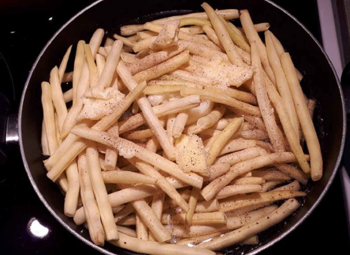 Recette: Fves jaunes ou vertes ( haricots )  l'oignon et au beurre.