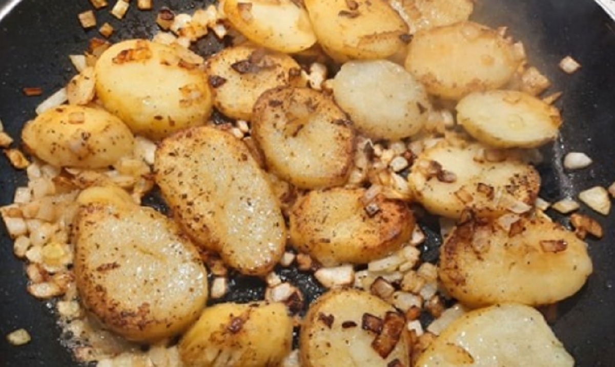 Recette: Pommes de terre rties  l'oignon et  l'ail.