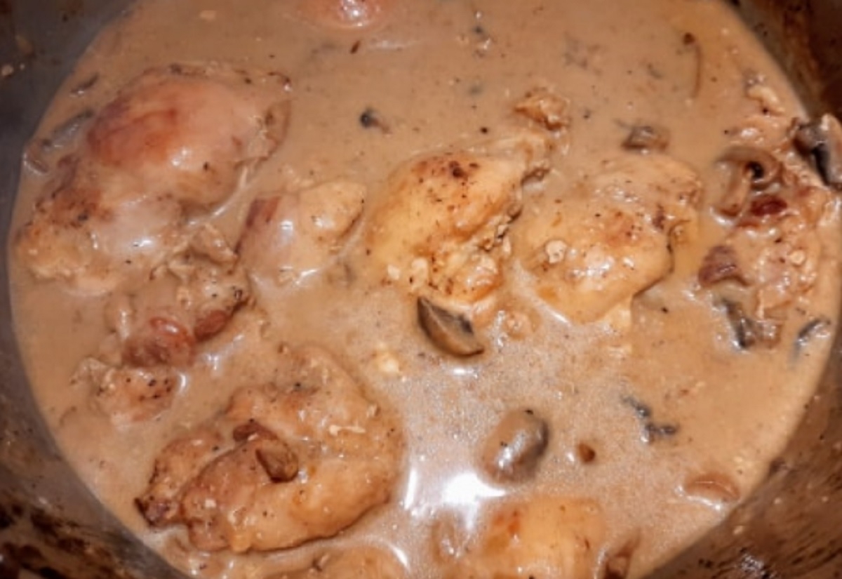 Recette: Hauts de cuisses de poulet et sa sauce champignons.