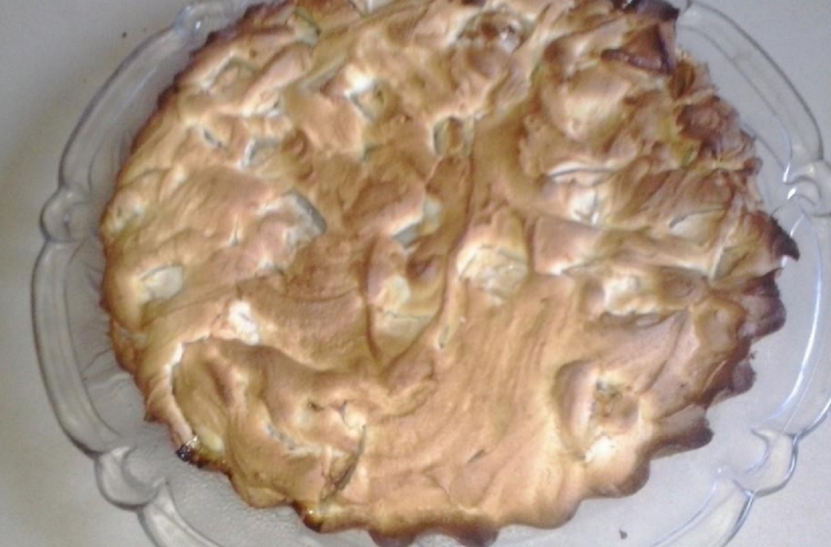 Recette: Gateau, de style tarte aux pommes meringue.
