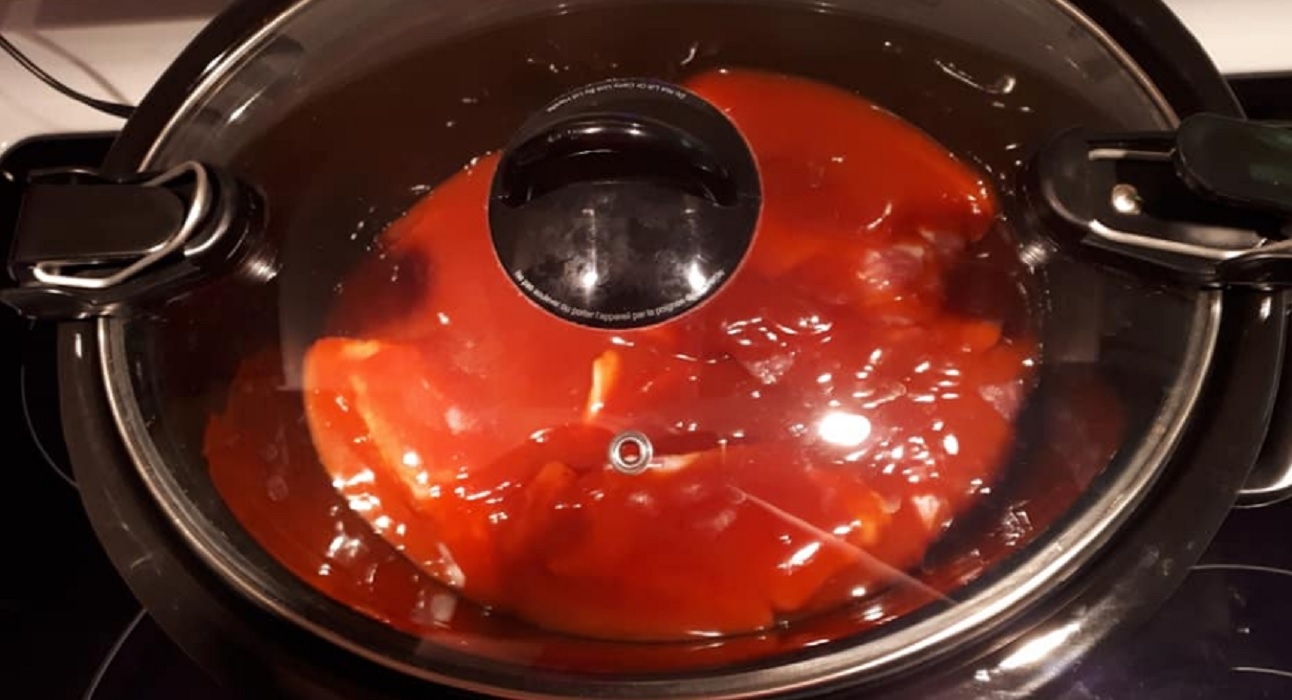 Recette: Poitrines de poulet sauce rouge sucre.