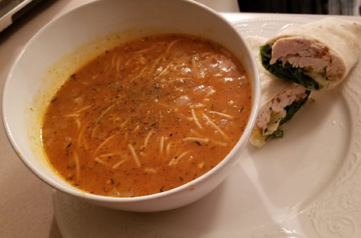 Recette: Soupe aux tomates et aux nouilles.