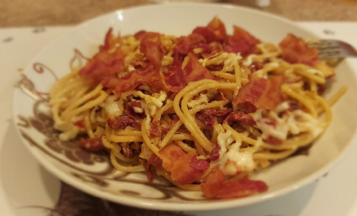 Recette: Spaghetti aux tomates et bacon.