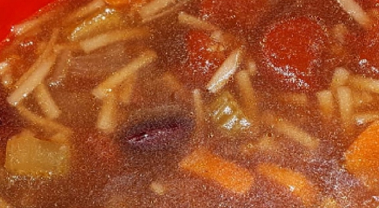 Recette: Soupe au boeuf, p�tes, l�gumes et haricots.