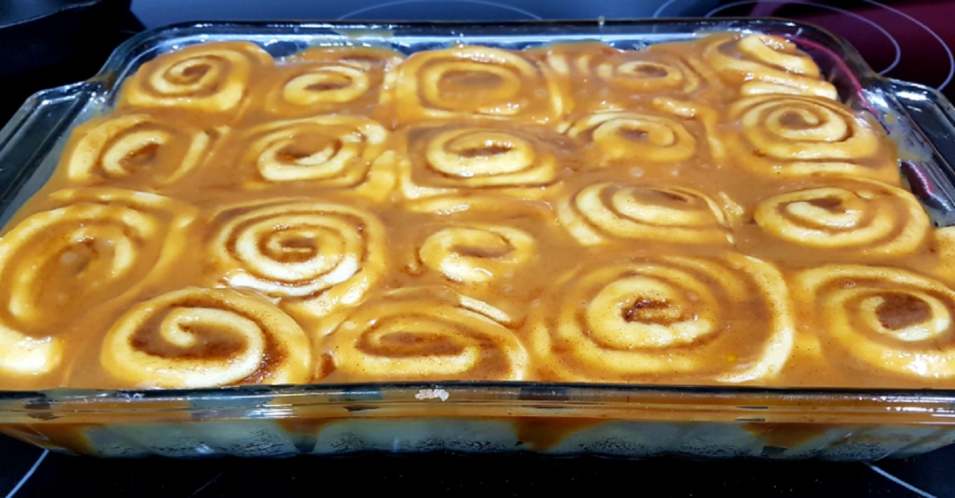 Recette: Rouleaux � la cannelle caramel avec gla�age au fromage � la cr�me.