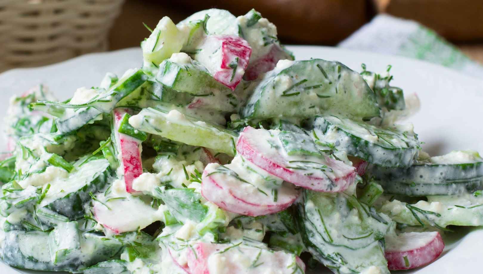 Recette: Salade de radis, concombre et cleri.