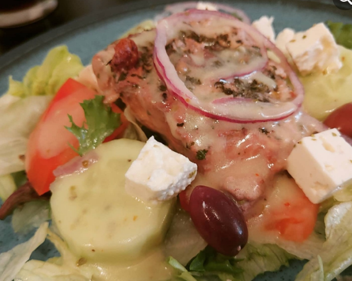 Recette: Salade de saumon de style grec.