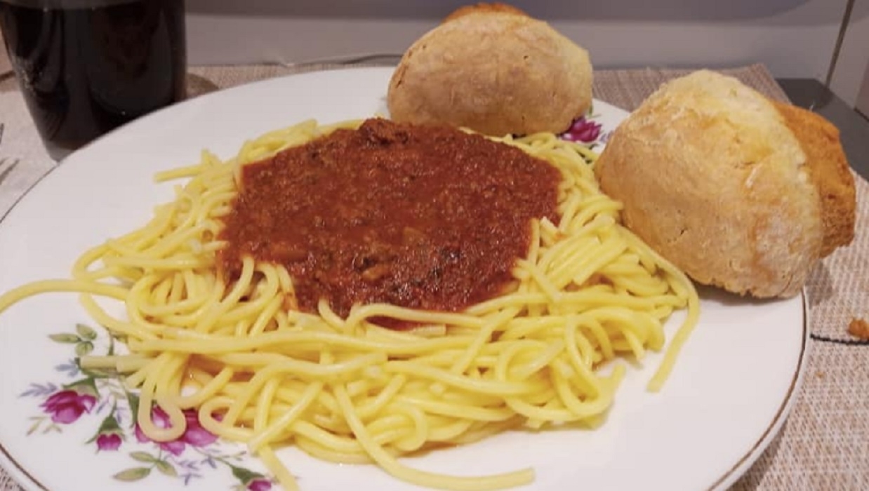 Recette: Sauce  spaghetti  la saucisses merguez.