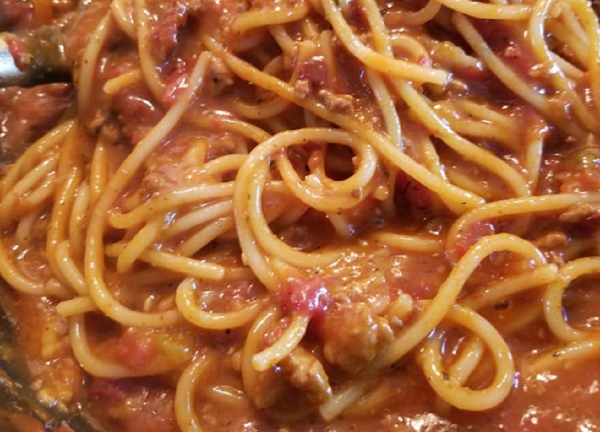 Recette: Sauce ros�e au poulet hach� et au vin.