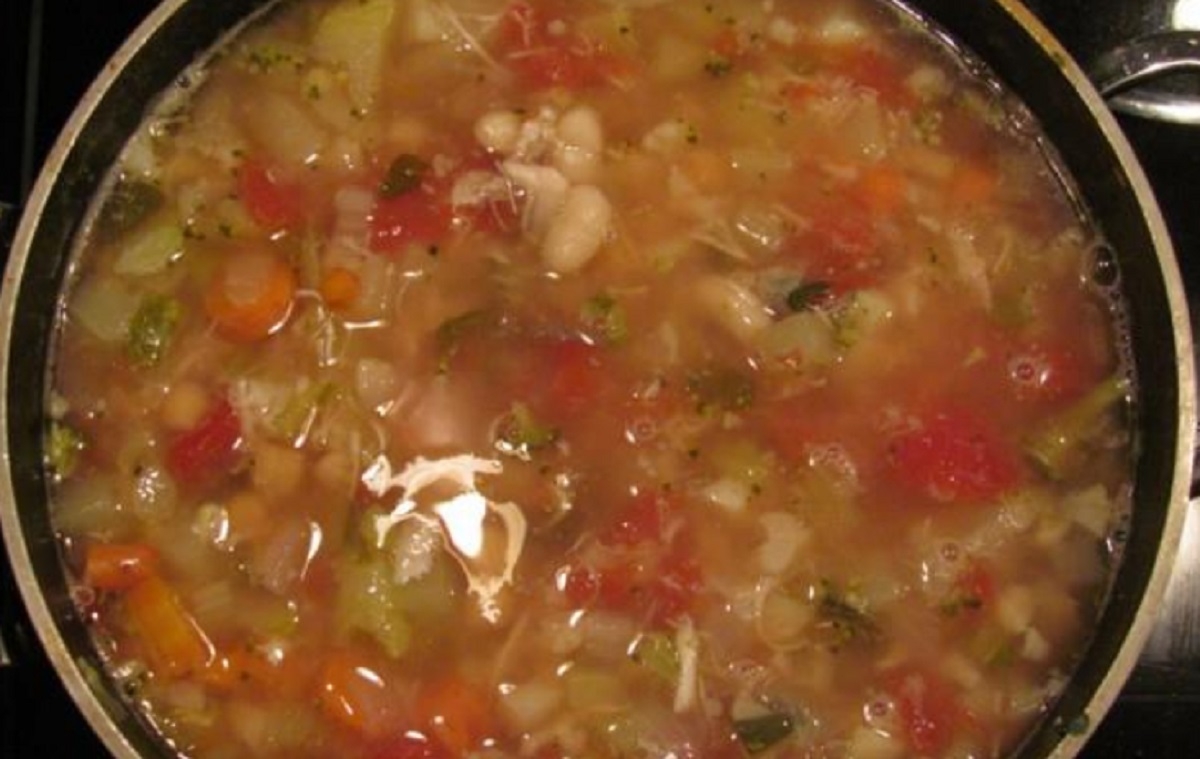 Recette: Soupe minestrone au poulet dlicieuse.