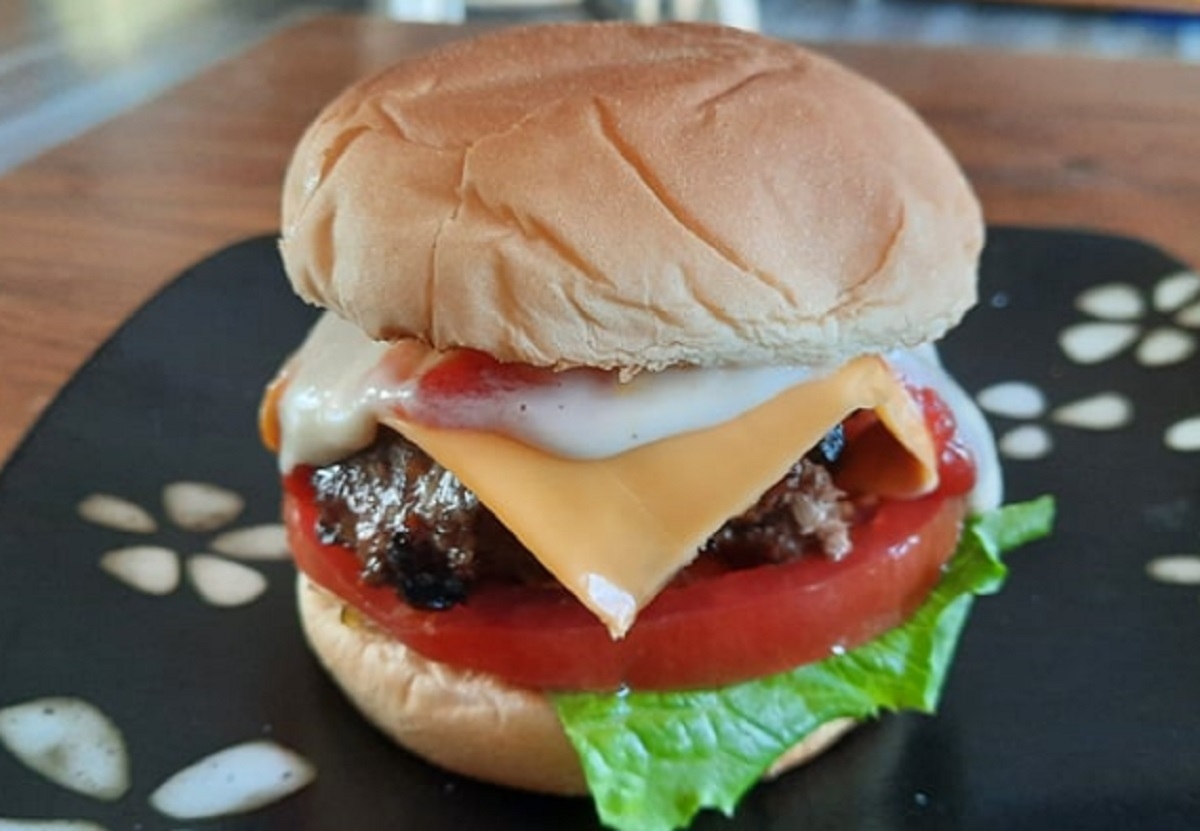 Recette: Burger de boeuf hach�es et chaire de saucisse.