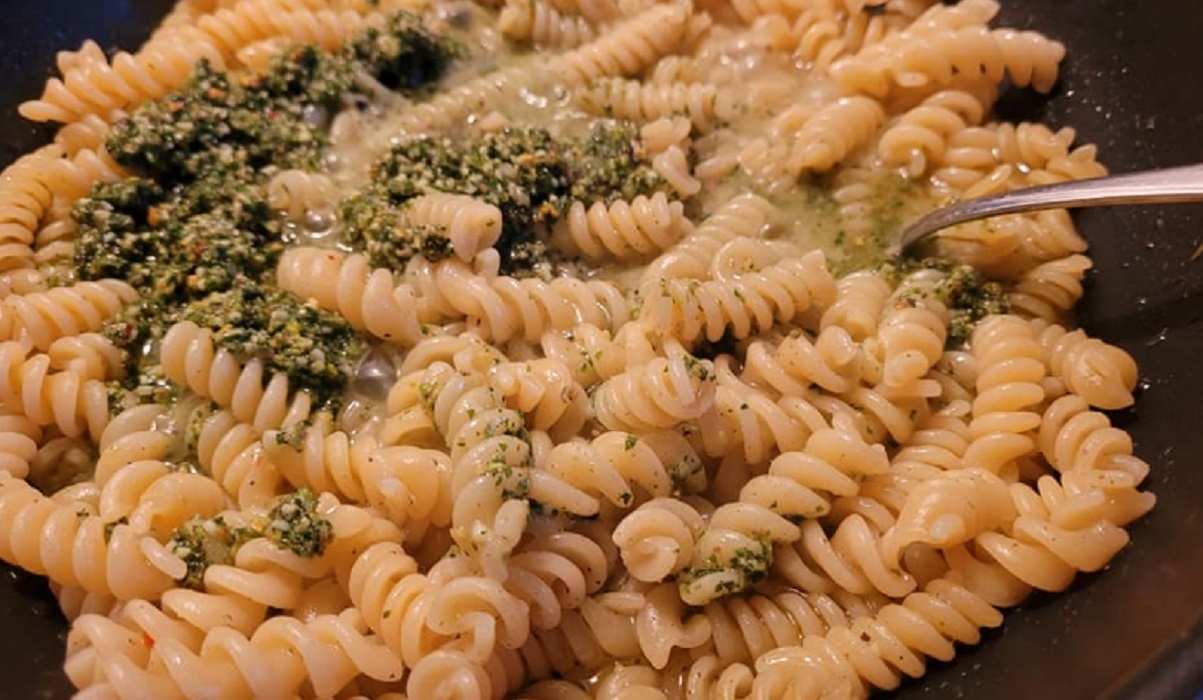 Recette: Fusillis au pesto de basilic.
