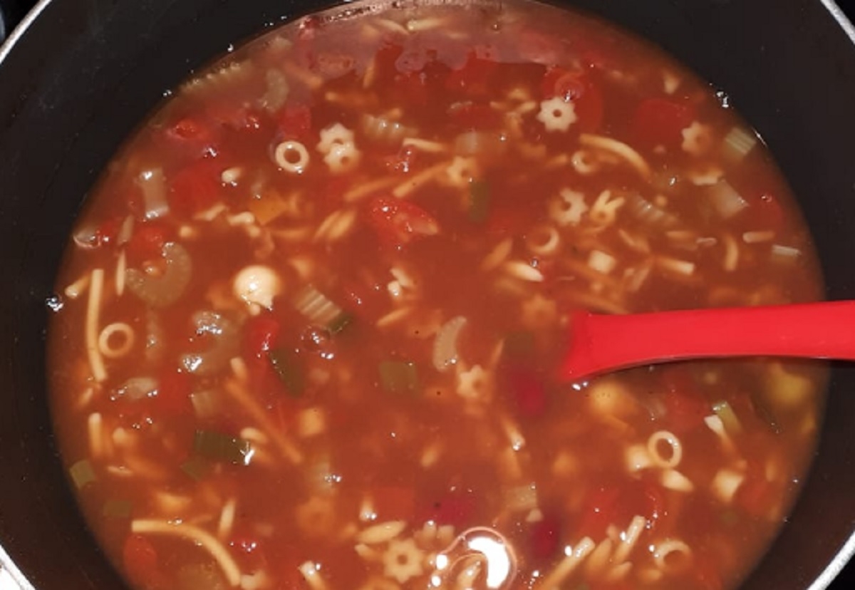 Recette: Soupe petites ptes  soupe, tomates et boeuf.