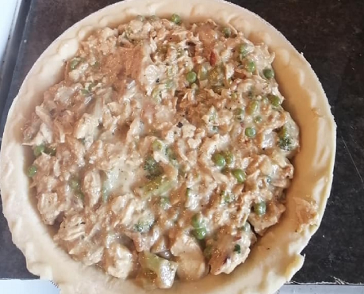 Recette: P�t� au poulet �ffiloch� et petits pois.