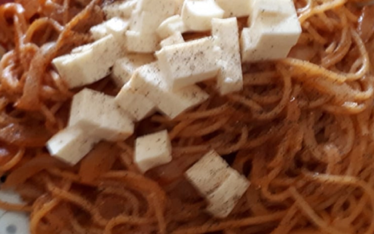 Recette: Spaghetti  la crme tomates,  l'ail et aux oignons.