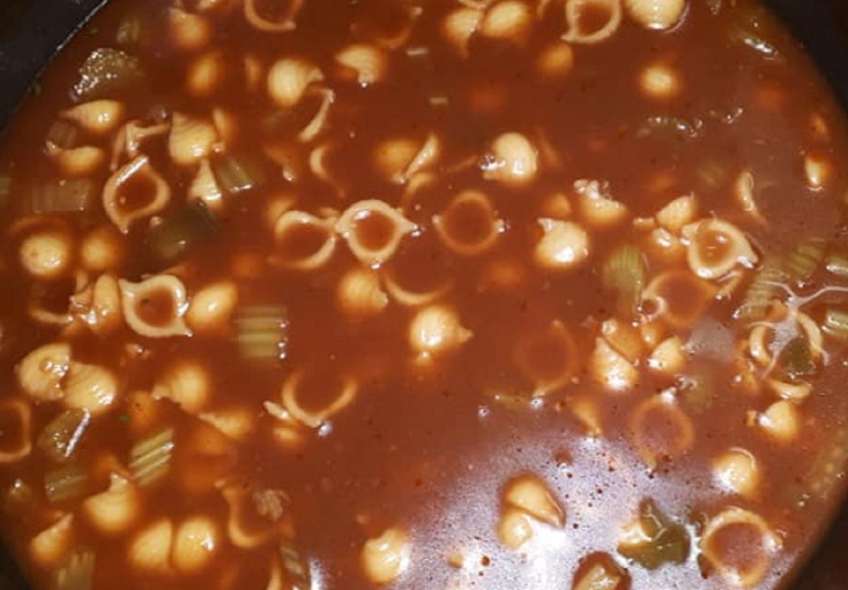 Recette: Soupe coquilles, boeuf et jus de tomates.