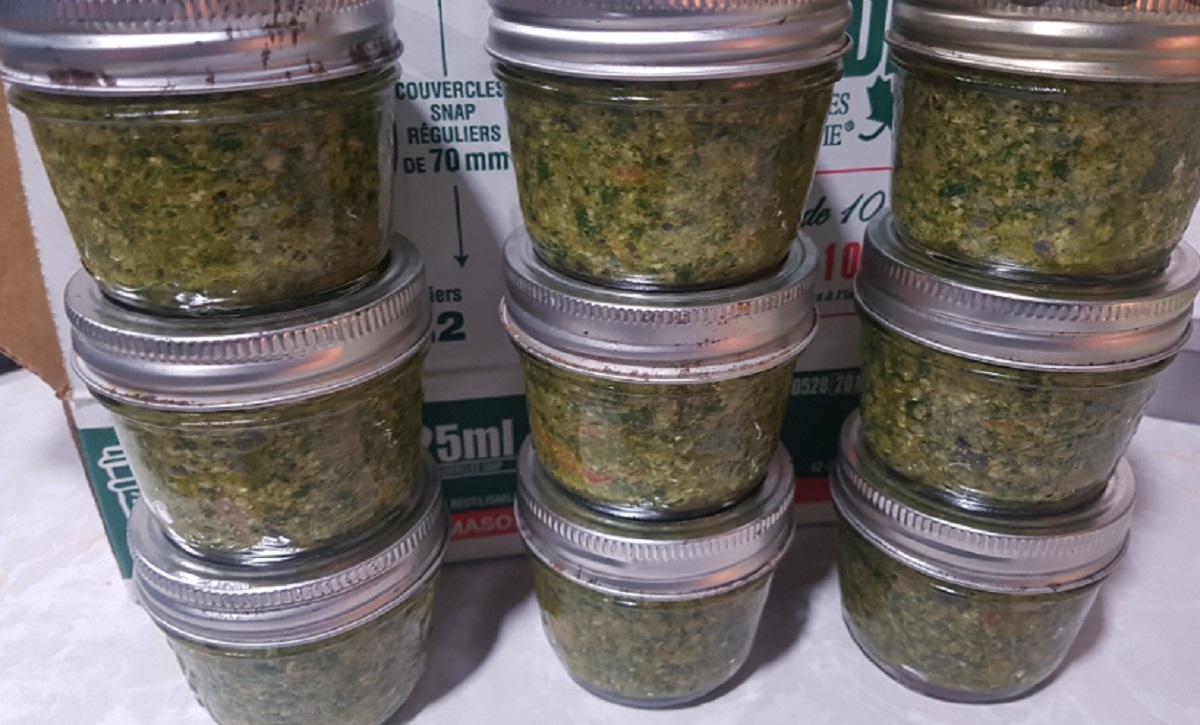 Recette: Pesto de basilic maison.