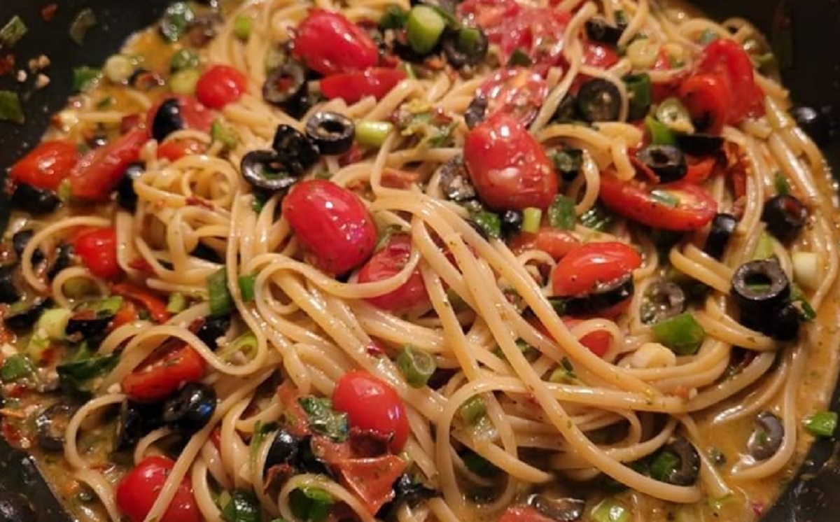 Recette: Linguines aux olives noires et tomates cerises.