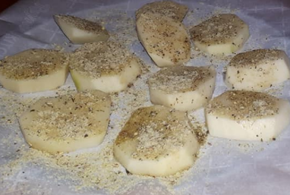 Recette: Pommes de terres au parmesan et fines herbes.
