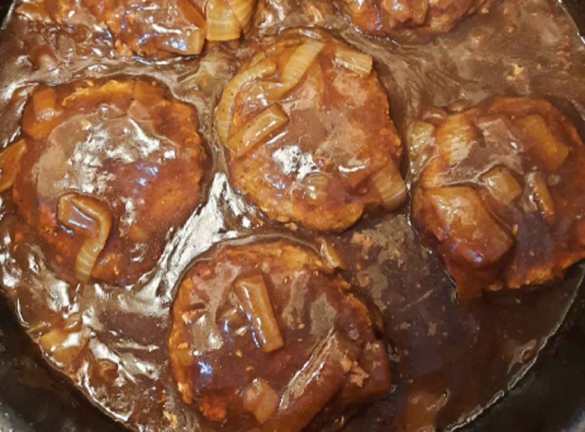 Recette: Steak hach� d'orignal, oignon et sauce.