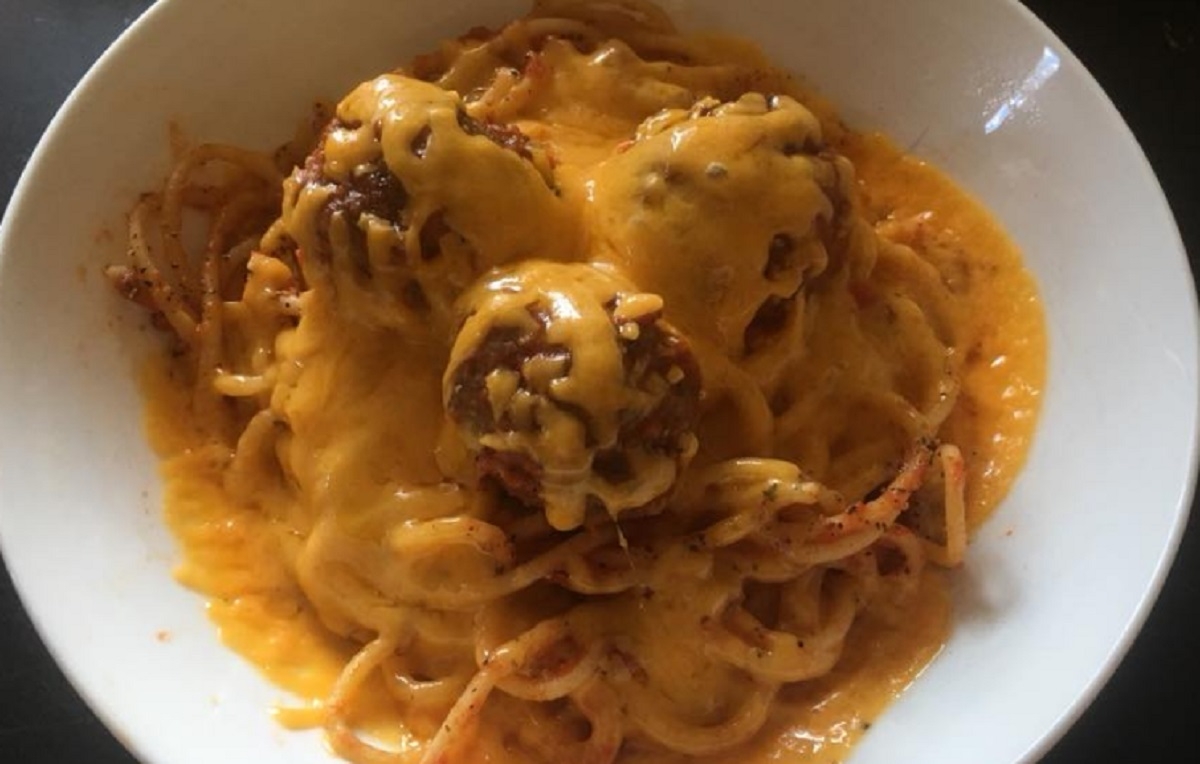 Recette: Spaghetti aux boulettes de viande et sa sauce spcial.
