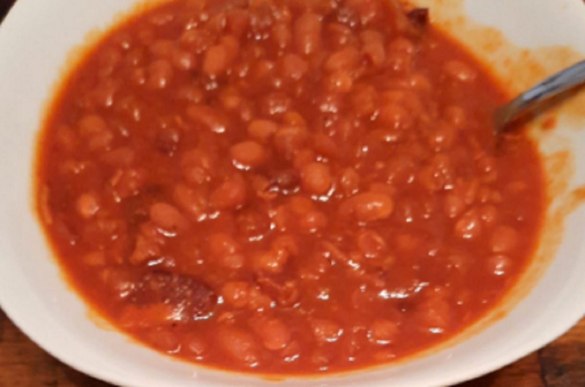 Recette: F�ves au lard, sauce tomates.