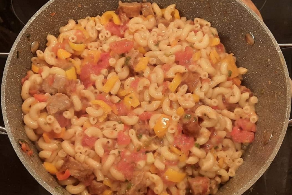 Recette: Macaroni � la chaire de saucisse et poivron.