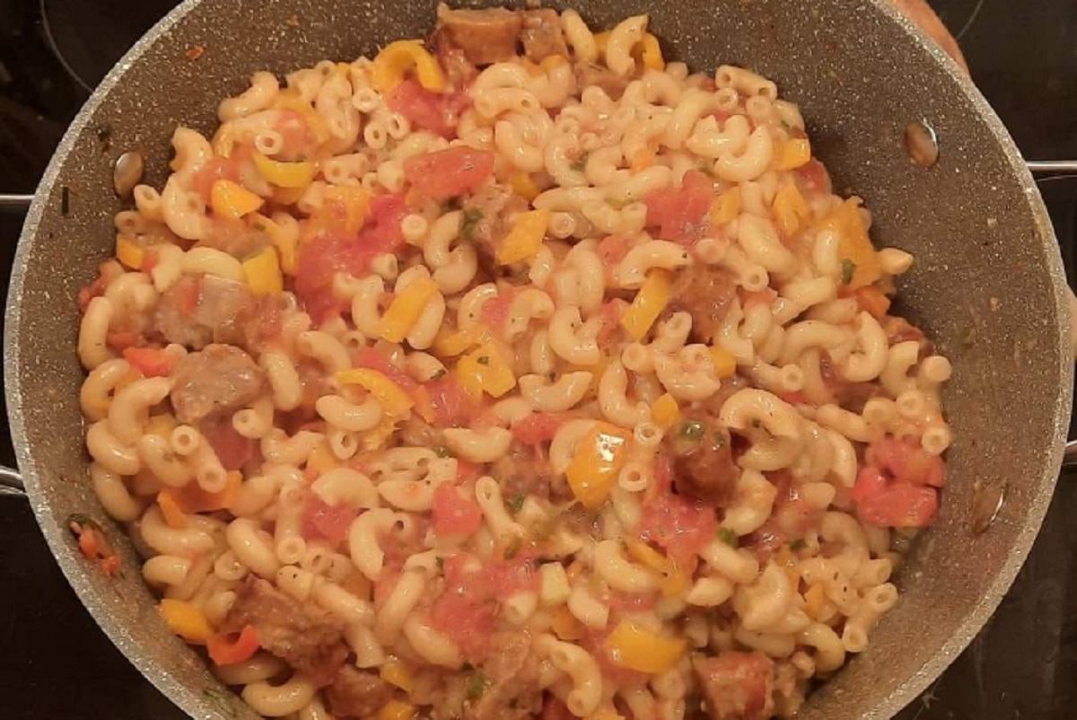 Recette: Macaroni  la chaire de saucisse et poivron.