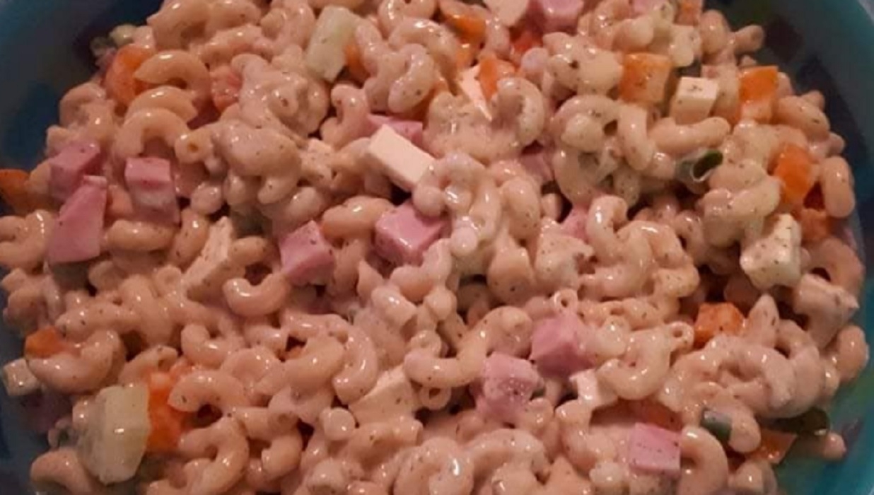 Recette: Salade de macaronis aux l�gumes, jambon et sa vinaigrette cr�meuse � la moutarde.