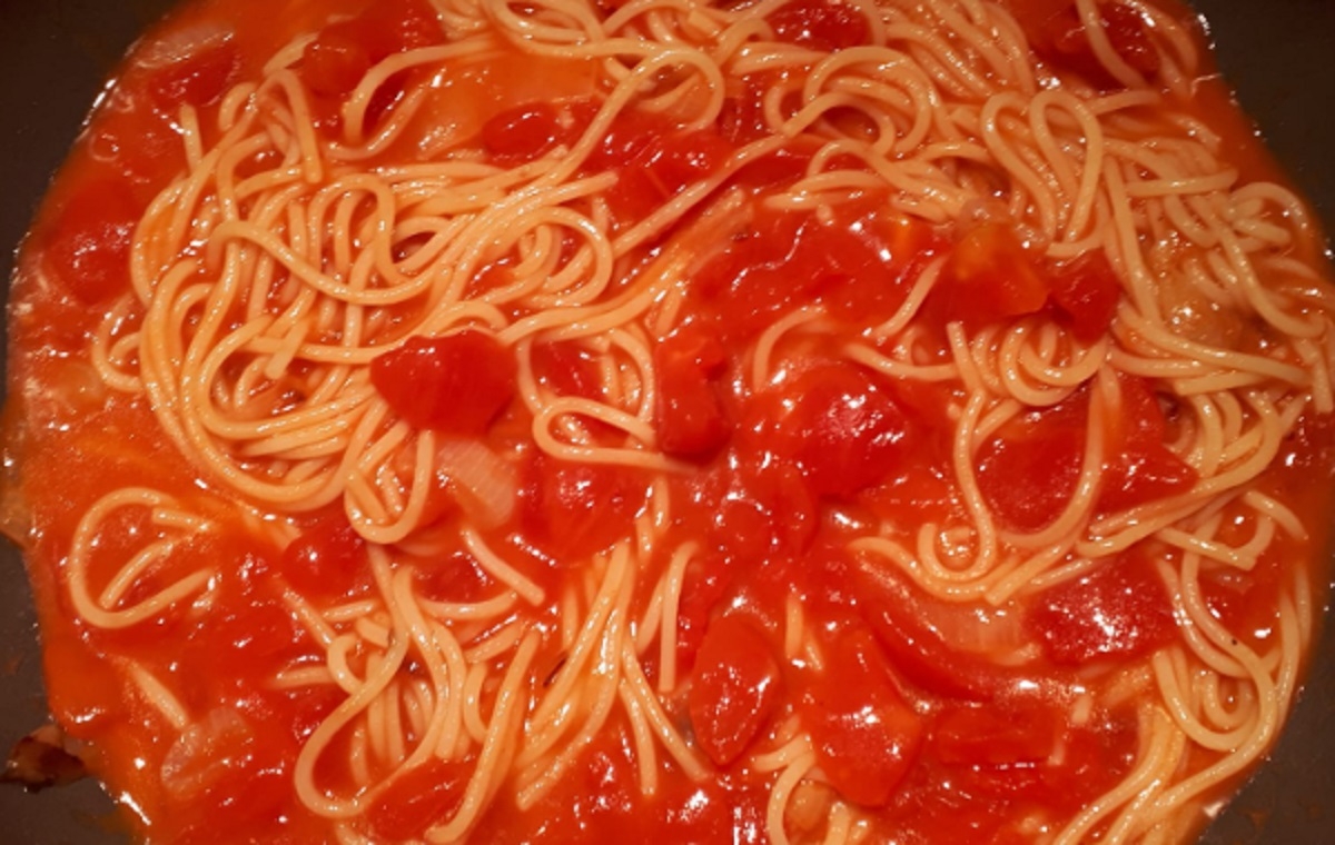 Recette: Spaghetti aux tomates en ds et crme de tomates.