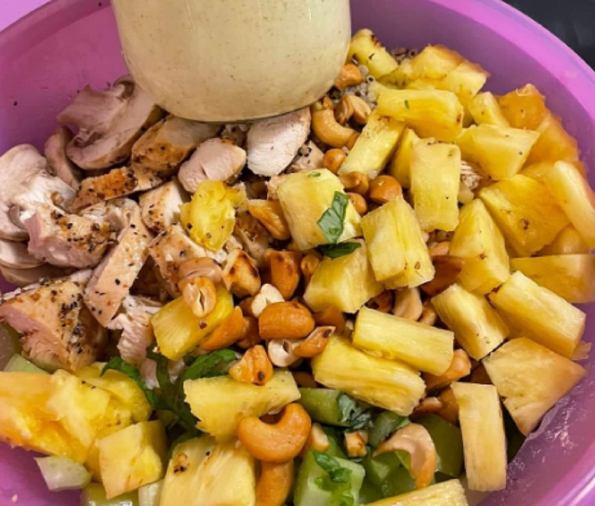 Recette: Salade de poulet, ananas et sa sauce ranch.