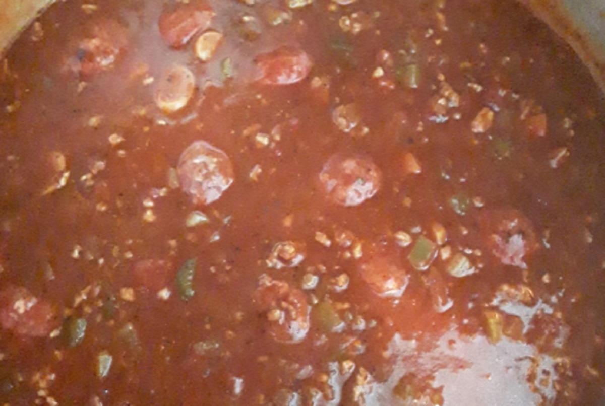 Recette: Sauce � spaghetti d�licieuse avec des boulettes.