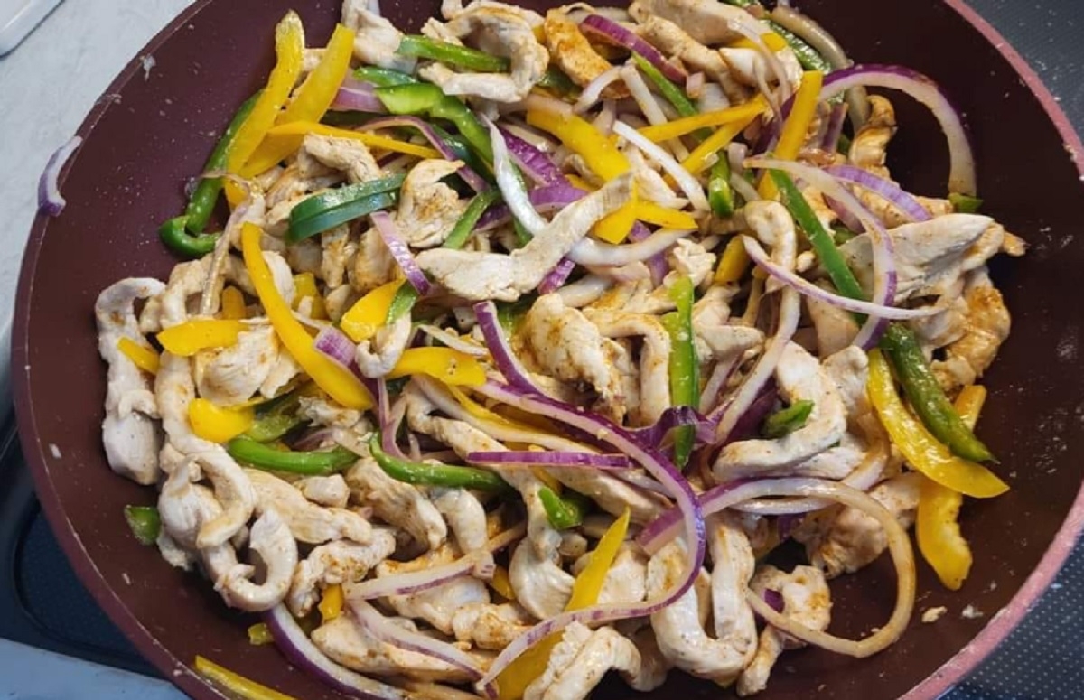 Recette: Saut� de poulet, l�gumes, ail et gingembre.