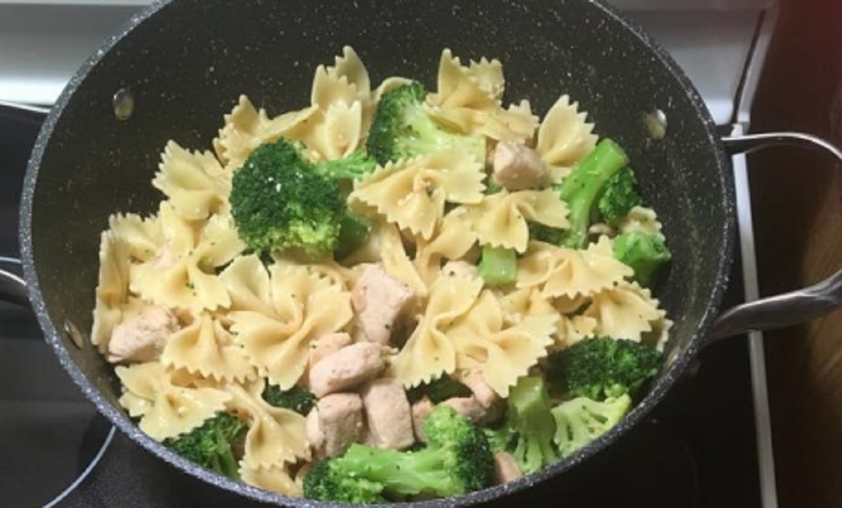 Recette: Farfalles au poulet et brocoli.