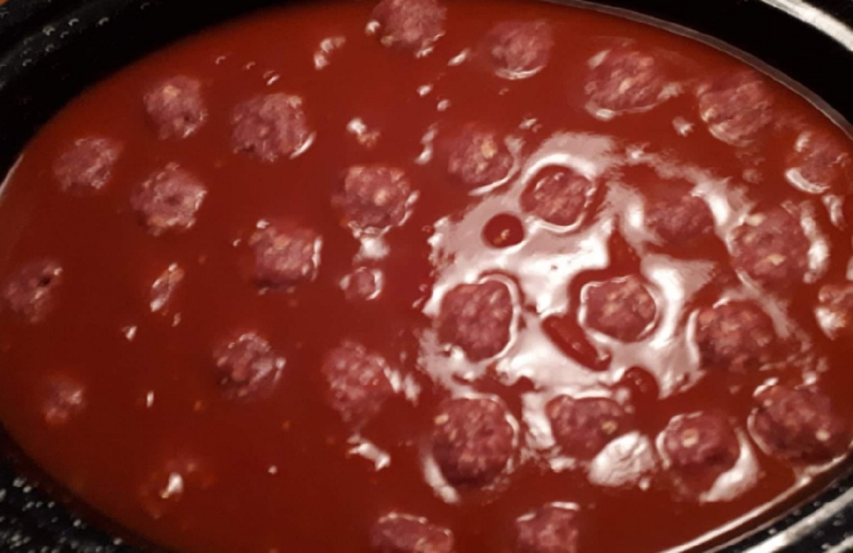 Recette: Boulettes de boeuf haché et sa sauce tomate.